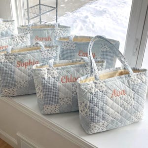 Bolsa tote acolchoada bordada personalizada, bolsa grande acolchoada com estampa floral, bolsa tote bonita, macia e durável, bolsa acolchoada para madrinhas de fim de semana