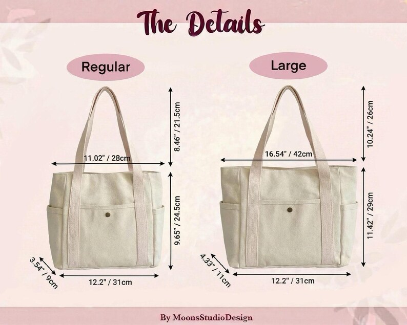 Op de afbeelding: Twee beige canvas draagtassen, gelabeld met "Regular" en "Large", met afmetingen in cm. De "Regular" tas is 28cm breed, 24.5cm hoog en 9cm diep. De "Large" tas is 42cm breed, 29cm hoog en 11cm diep.