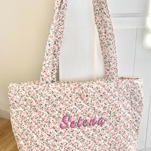 Bolso de mano acolchado con bordado personalizado y patchwork, grande, con flores acolchadas, bonito, suave y duradero, para dama de honor, para el fin de semana.