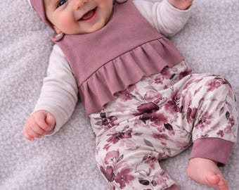Rosenzauber Babyset – Conjunto hecho a mano de 3 piezas para niña con Mütze & Halstuch | Ropa de bebé hecha a mano | Geschenk zur Geburt