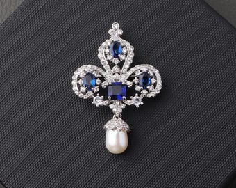 Spilla vintage a forma di corona con perle e zaffiri, gioielli da uomo di lusso in rame, spilla di ispirazione antica