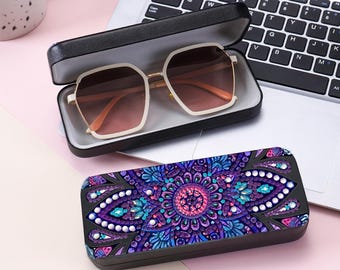 Kit de manualidades para estuche de gafas con pintura de diamantes DIY y diseño brillante.