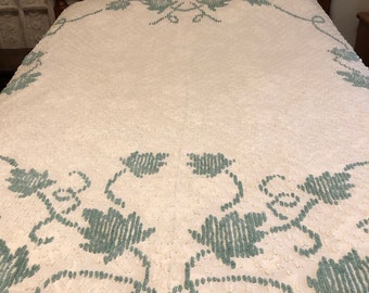 Vintage Chenille Bedspread light summer spread. White/Green ivy vines. 90x100”