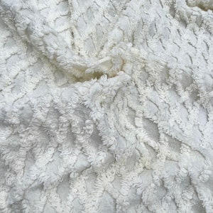Vanilla cream lattice pattern in this Vintage Chenille Fabric. Various cut sizes are available in options