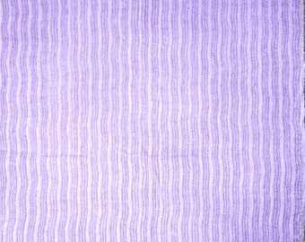 Tissu chenille vintage Beau motif triple vague lavande. 24 x 21 po. Qté 1