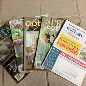 The Cottage Journal 2020 Vintage Cottage 2017, Country Cottage 2016, Winter 2016, Frühling 2023, Frühling 2024. Sieht ziemlich gut aus.