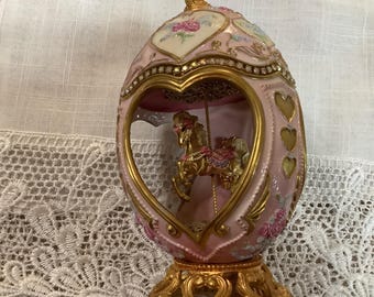 【希少】FRANKLIN PORCELAIN 花の妖精 磁器製ベルコレクション Franklin Mint House of Faberge Egg With Carousel Horse Music Box