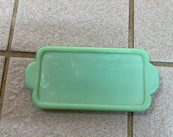 Mantequera de jadeíta de Cracker Barel. Le falta la tapa.