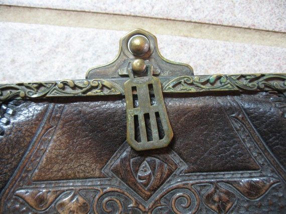 Early 1900 Tooled Leather Purse Turn Key - Beauti… - image 5