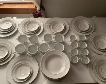 Juego de platos de 55 piezas de porcelana fina T Limoges.