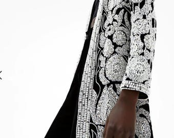 langes schwarzes Samtkleid/Damenmantel/Jacke mit 100% Strass- und Perlenstickerei