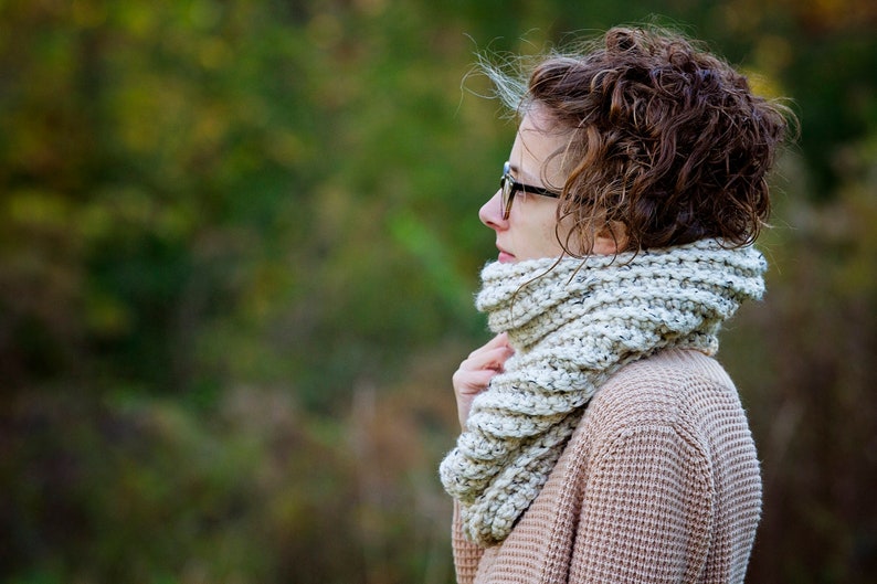 BEGINNERS CROCHET KIT, Beginners Simple Quick Crochet Pattern, Chunky Crochet Cowl Scarf Diy, Easy Crochet Project Kit, Complete Crochet Kit image 3