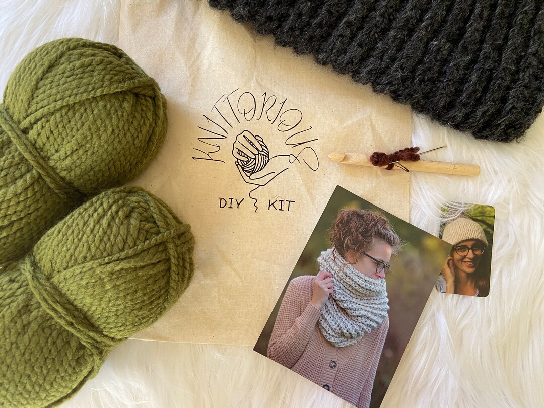 BEGINNERS CROCHET KIT, Beginners Simple Quick Crochet Pattern, Chunky Crochet Cowl Scarf Diy