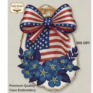 Puede incluir: Un diseño patriótico con un lazo de rayas rojas y blancas y estrellas azules, que se asemeja a la bandera estadounidense. El diseño está sobre un fondo color crema e incluye flores azules y el texto "Premium Quality Faux Embroidery."