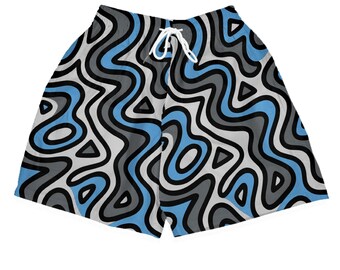 Shorts Low 11 University Blue, modelo Abstract, combinando com tênis.