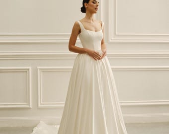 Klassieke satijnen a-lijn trouwjurk met gestructureerd korset en vierkante halslijn, minimalistische bruidsjurk met sleep, klassieke satijnen trouwjurk