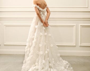 オフショルダー3Dフローラルレースウェディングドレス、ビーズ付きコルセット、ロマンチックな妖精の花嫁やガーデンウェディングに最適なAラインブライダルガウン、クチュールウェディング