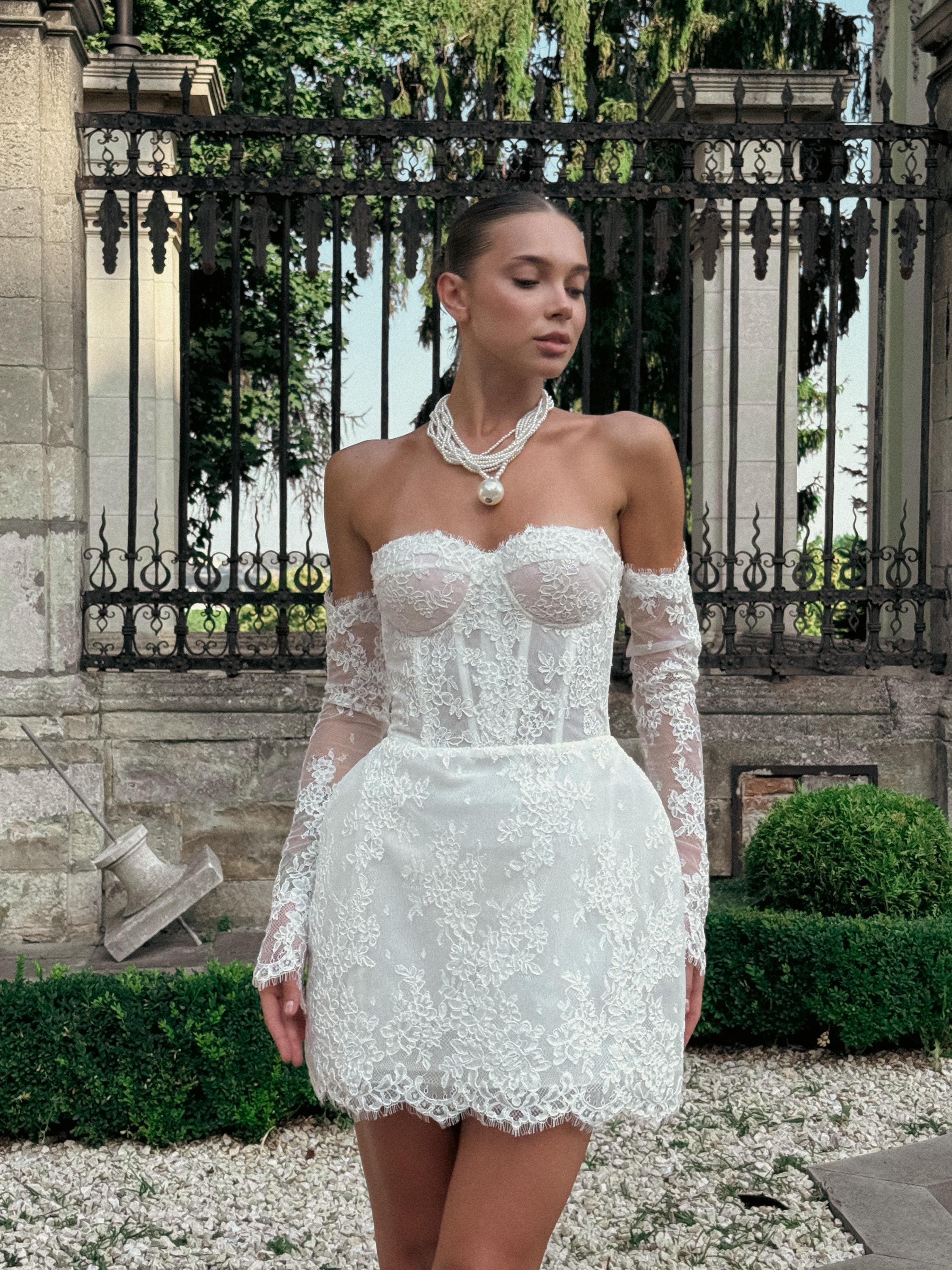 lace mini wedding dress Dress: Corset Style Sweetheart Design Same As Photo / 6 Crafted from delicate floral lace Short Vintage Inspired Wedding Dress