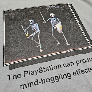 O PlayStation pode produzir efeitos impressionantes. Camiseta Comfort Colors cinza.