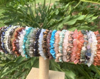 天然水晶チップブレスレット、天然石ビーズブレスレット、女性用ハンドメイドクリスタルジュエリー、ユニークなストーンチップブレスレットギフト