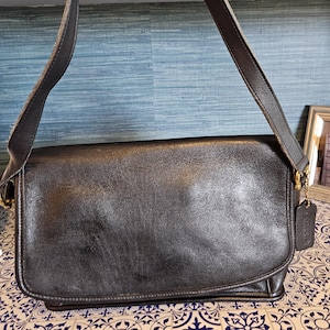 Vintage Authenticated black Coach Curtis leather purse in very good Vintage condition!