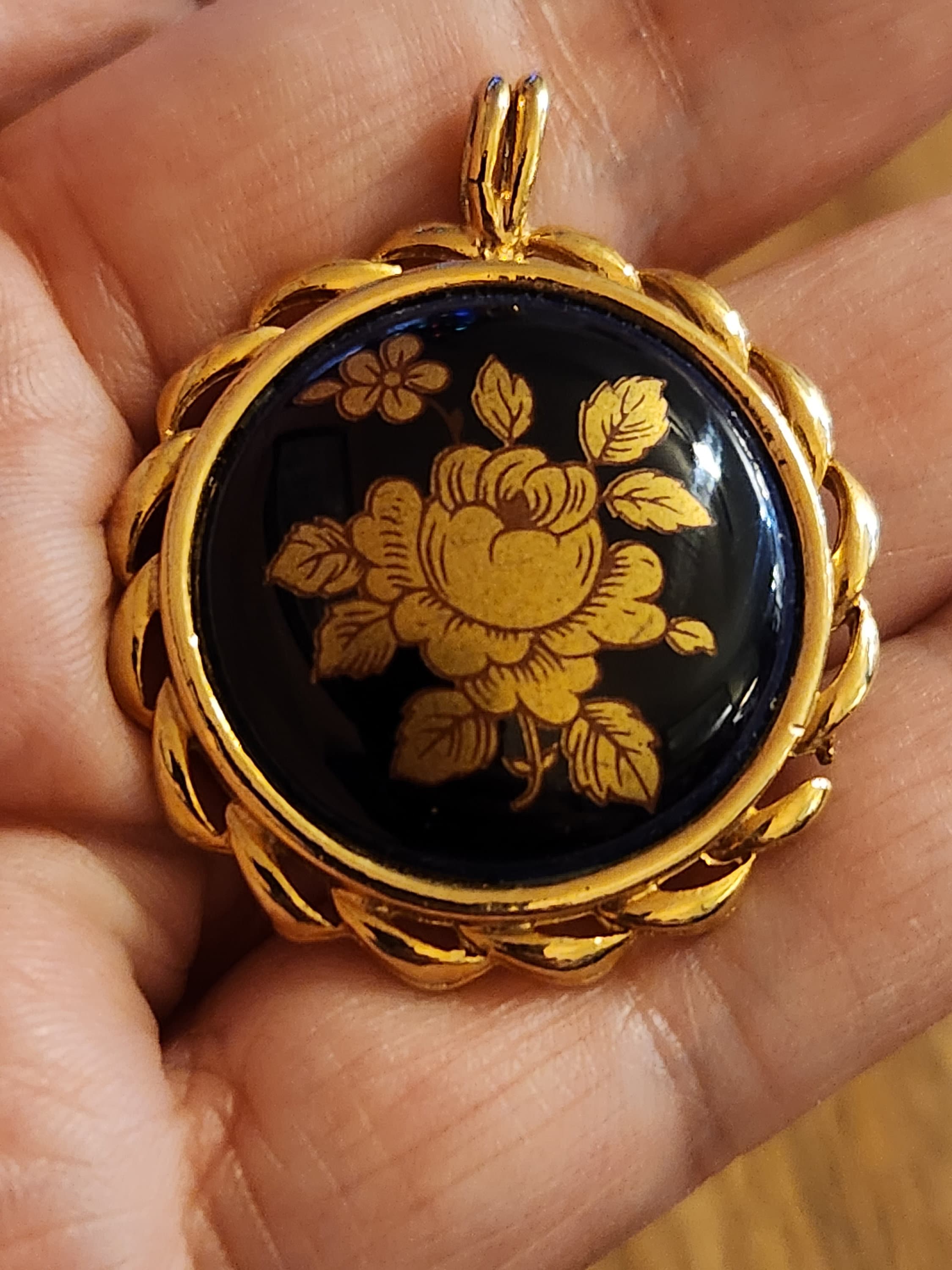 Joli Pendentif Vintage En Limoges – Bijou Ancien En Porcelaine