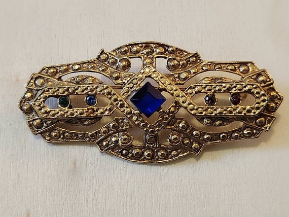 Gorgeous Vintage gold toned brooch. With crystals… - image 4