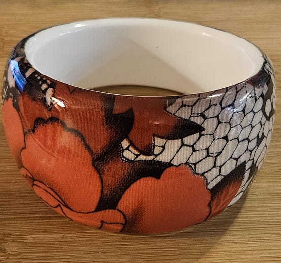 Large bangle with a unique pattern with flowers i… - image 1
