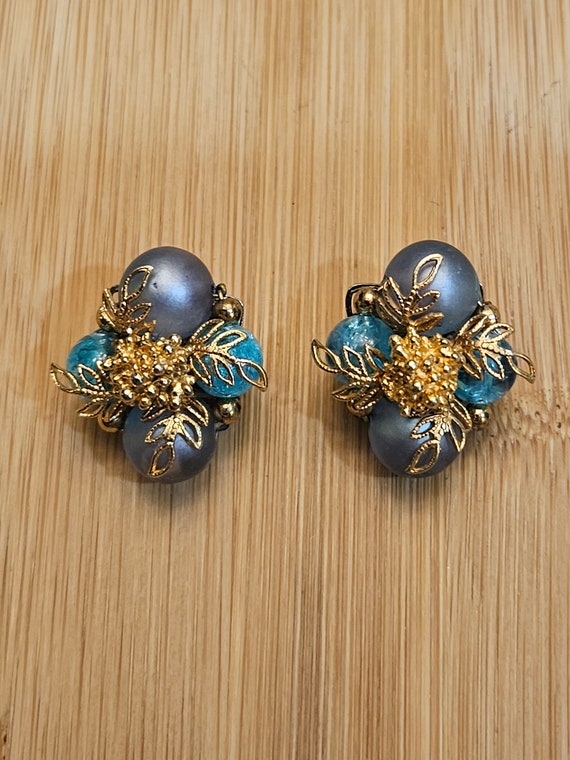 Wow!!! And darn, these clip on earrings are so be… - image 2
