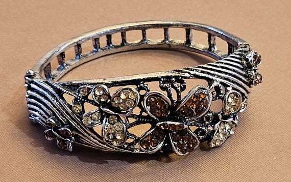 Beautiful crystalized clasp bracelet with  butter… - image 6