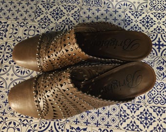 Manet Brighton slip on shoes made in Italy size 9.5 N. See description. Free shipping in US.