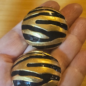 Amazing Vintage large goldtoned with black enamel statement vintage earrings in excellent vintage condition!