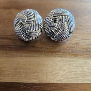 Vintage button etched pattern earrings by Oscar de la Renta for pierced ears in excellent vintage condition!