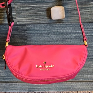 Hottest Pink Kate Spade fanny pack bag appears to be unused. In excellent condition!