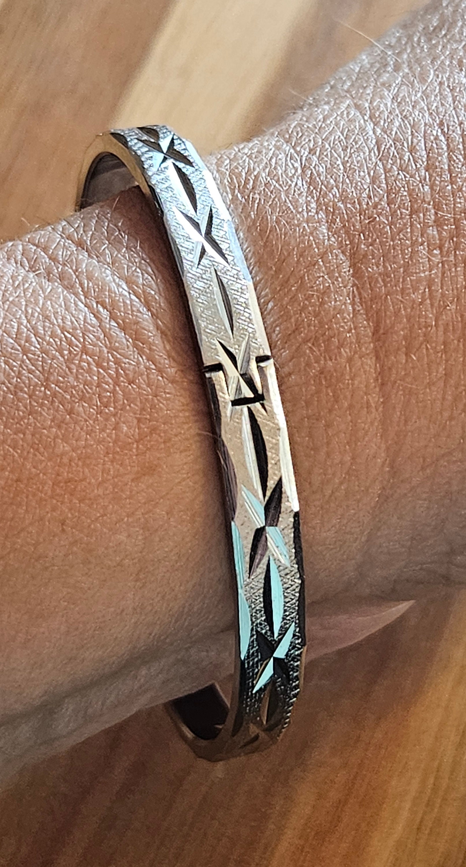 ヴィンテージ シルバートン バングル。ヴィンテージとして良好な状態