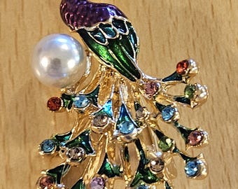 ヴィンテージのゴールドトーンの孔雀のカラフルなクリスタル エナメル