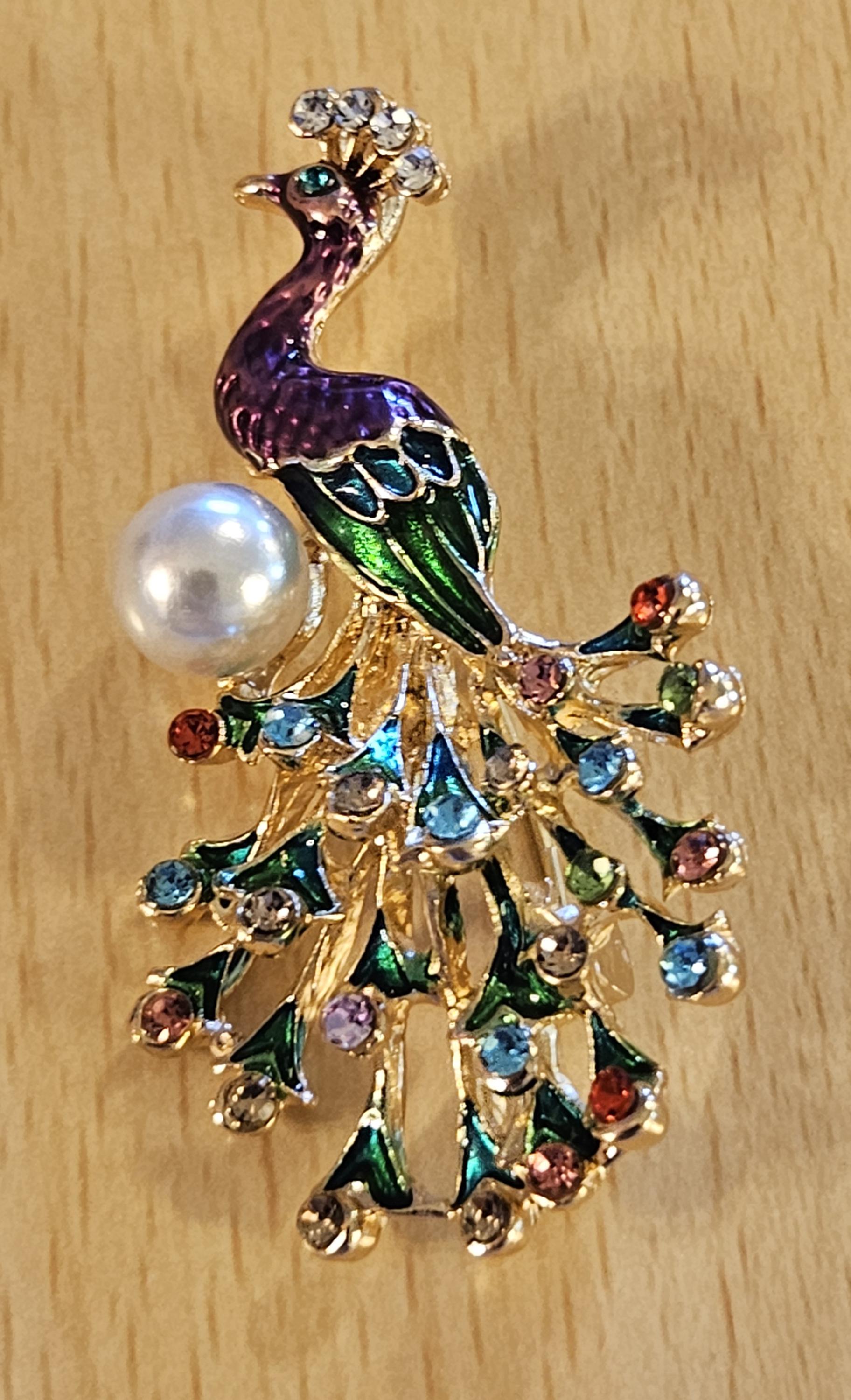 ヴィンテージのゴールドトーンの孔雀のカラフルなクリスタル エナメル