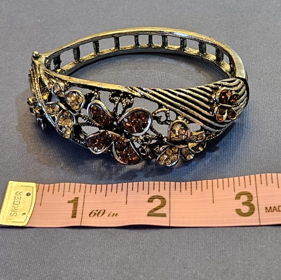 Beautiful crystalized clasp bracelet with  butter… - image 5