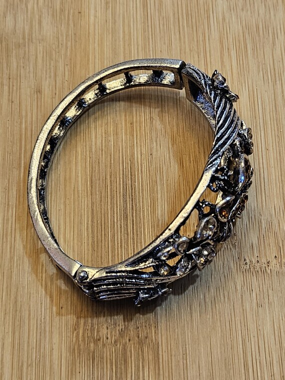 Beautiful crystalized clasp bracelet with  butter… - image 4
