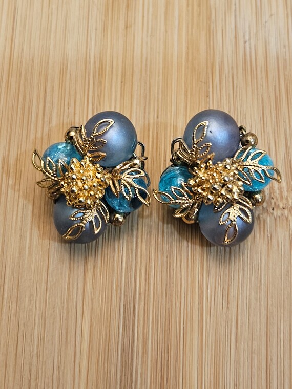 Wow!!! And darn, these clip on earrings are so be… - image 6