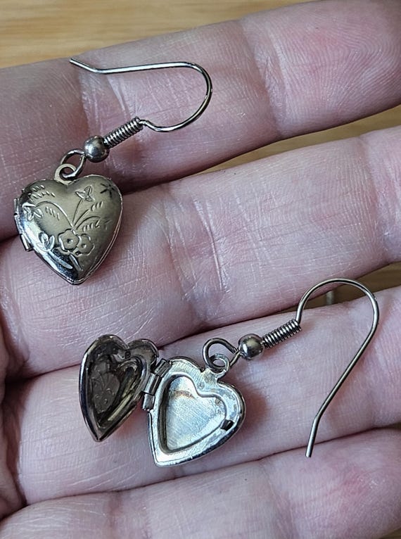 Vintage heart etched locket in sterling silver on… - image 8