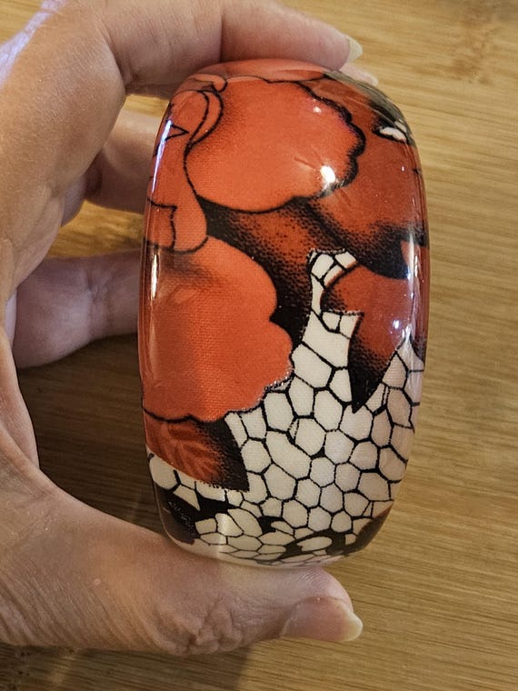 Large bangle with a unique pattern with flowers i… - image 7