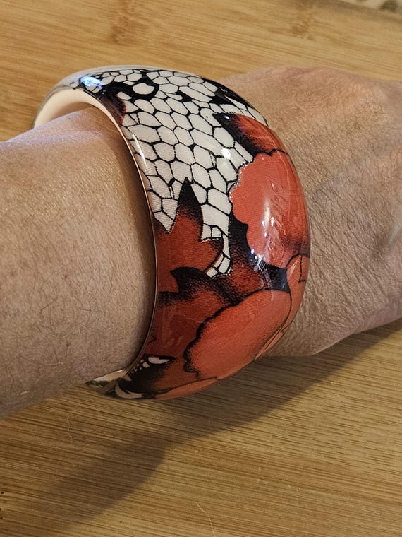 Large bangle with a unique pattern with flowers i… - image 3