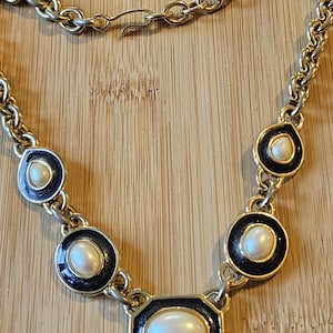 Very beautiful Vintage MONET Faux Pearl Cabochon Navy Blue Enamel Necklace!