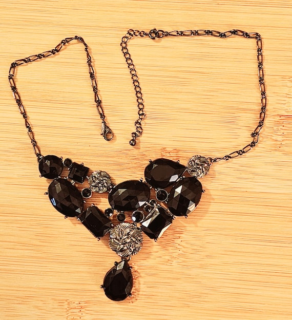 Vintage avon necklace with rhinestones in gunmetal