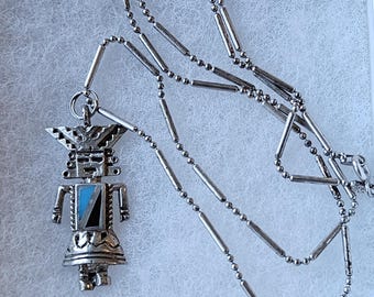 Colgante vintage de bailarina Kachina Zuni en plata de ley con una preciosa cadena de plata de ley. Firmado por el artista.