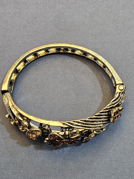 Beautiful crystalized clasp bracelet with  butter… - image 9