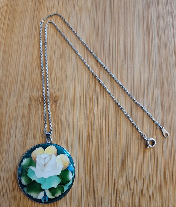 Vintage beautiful silvertone enamel rose pendant … - image 1