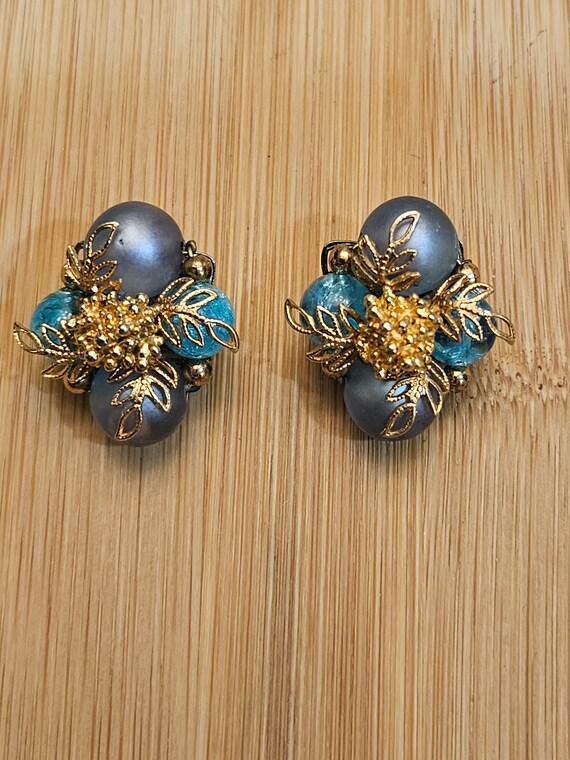 Wow!!! And darn, these clip on earrings are so be… - image 3