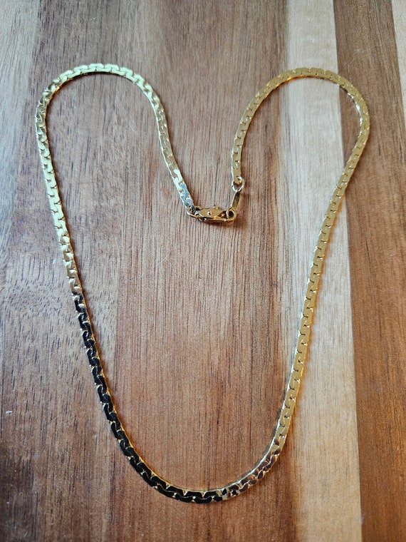 Vintage goldtoned necklace in excellent vintage co